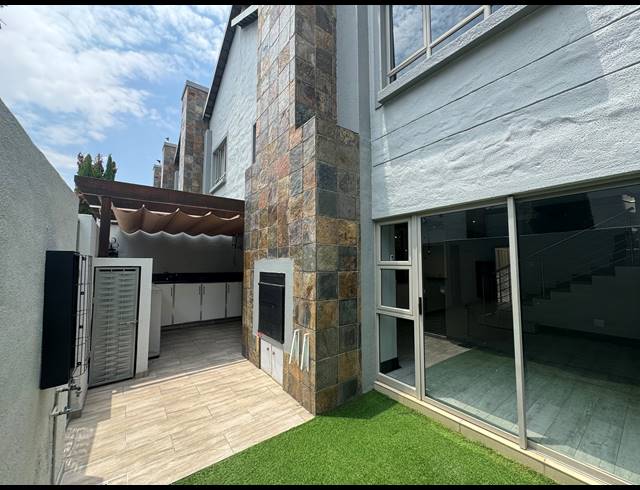 3 BEDROOM DUPLEX RENTED IN BRYANSTON